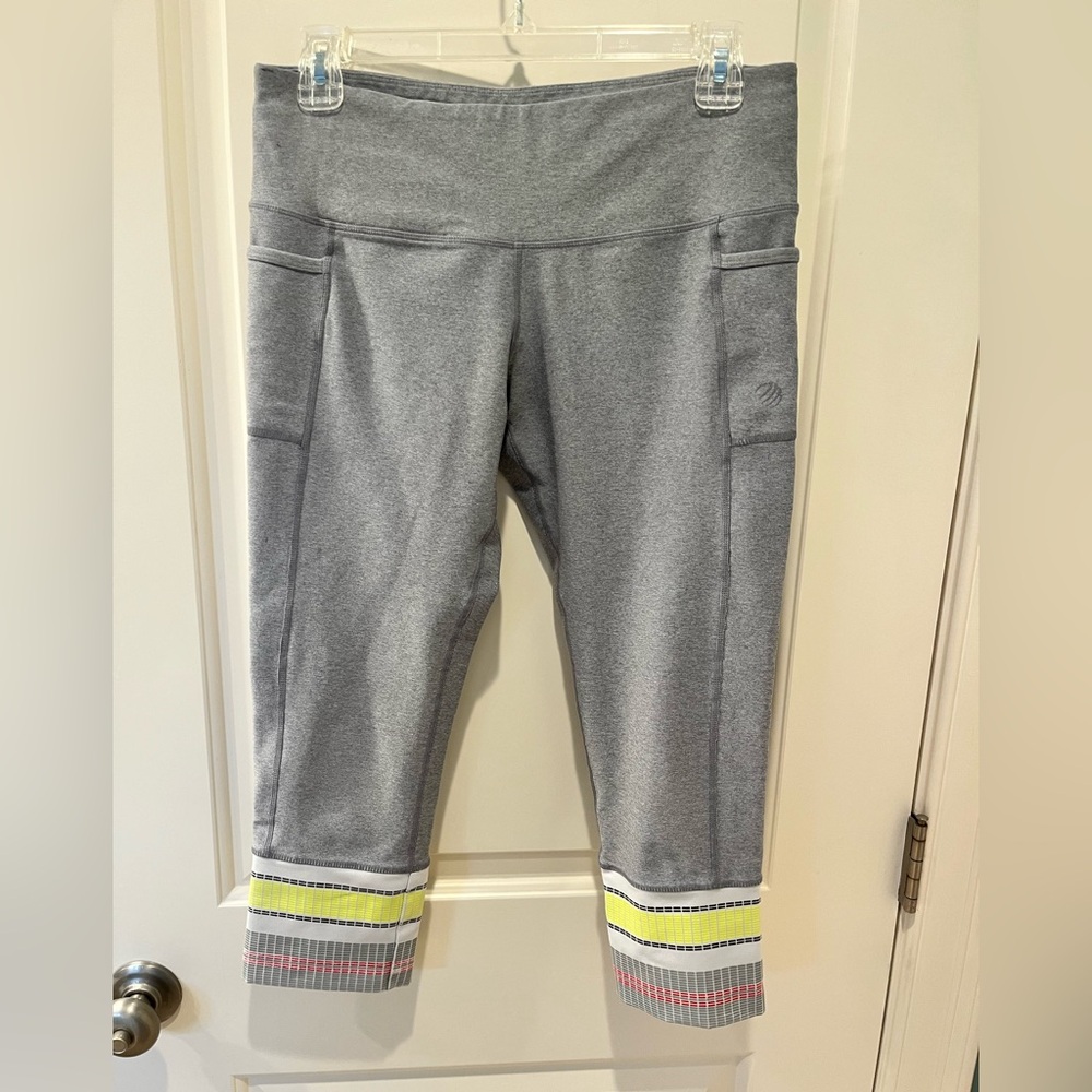 Gray Women’s Cropped MPG Leggings